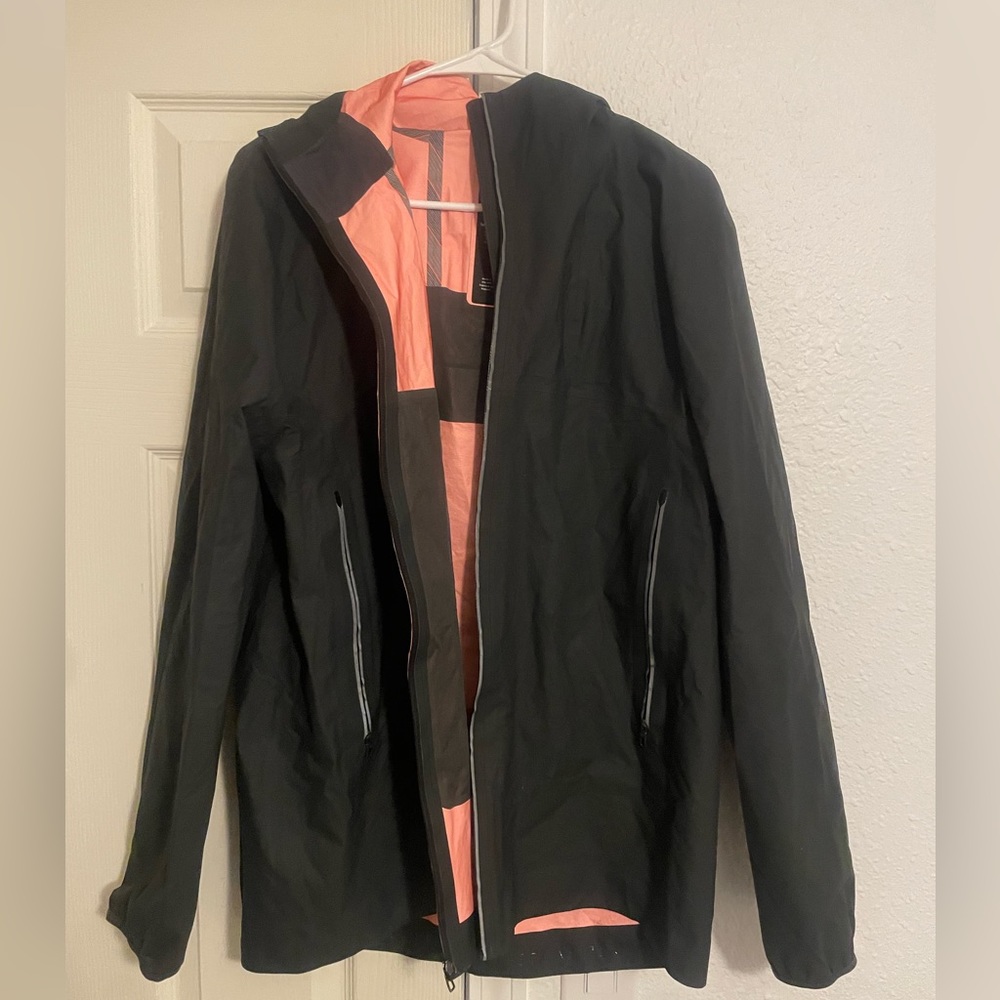 Lululemon windbreaker/rain jacket